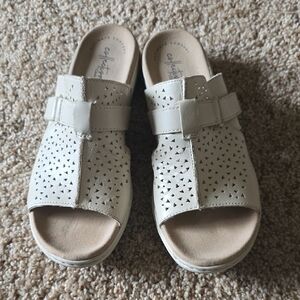 Clarks‎ Women's Size 9.5 Cream Perforated Slip-On Adjustable Sandals